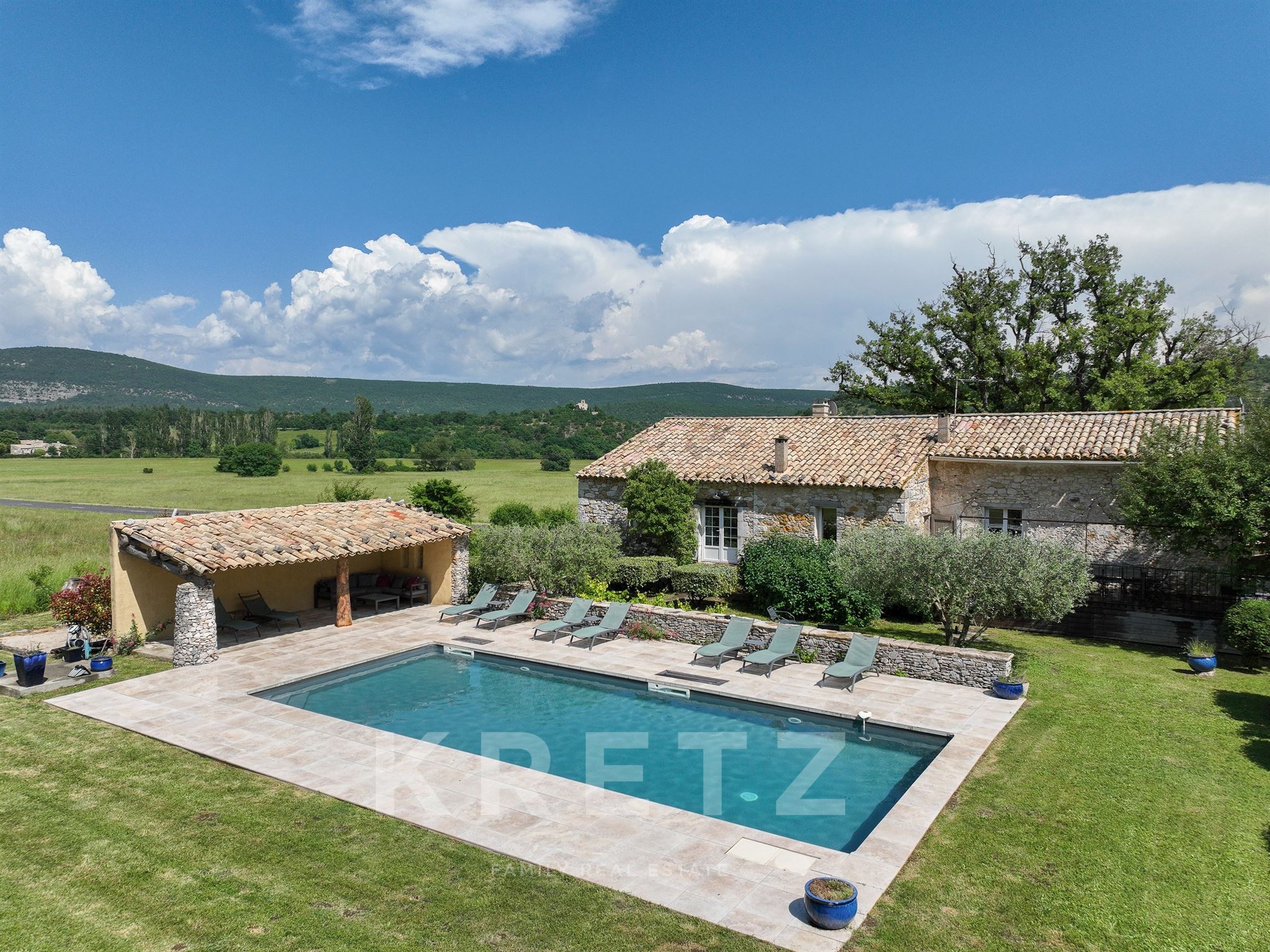 BANON- Propriété au cœur de la Provence – Vue dégagée et environnement préservé