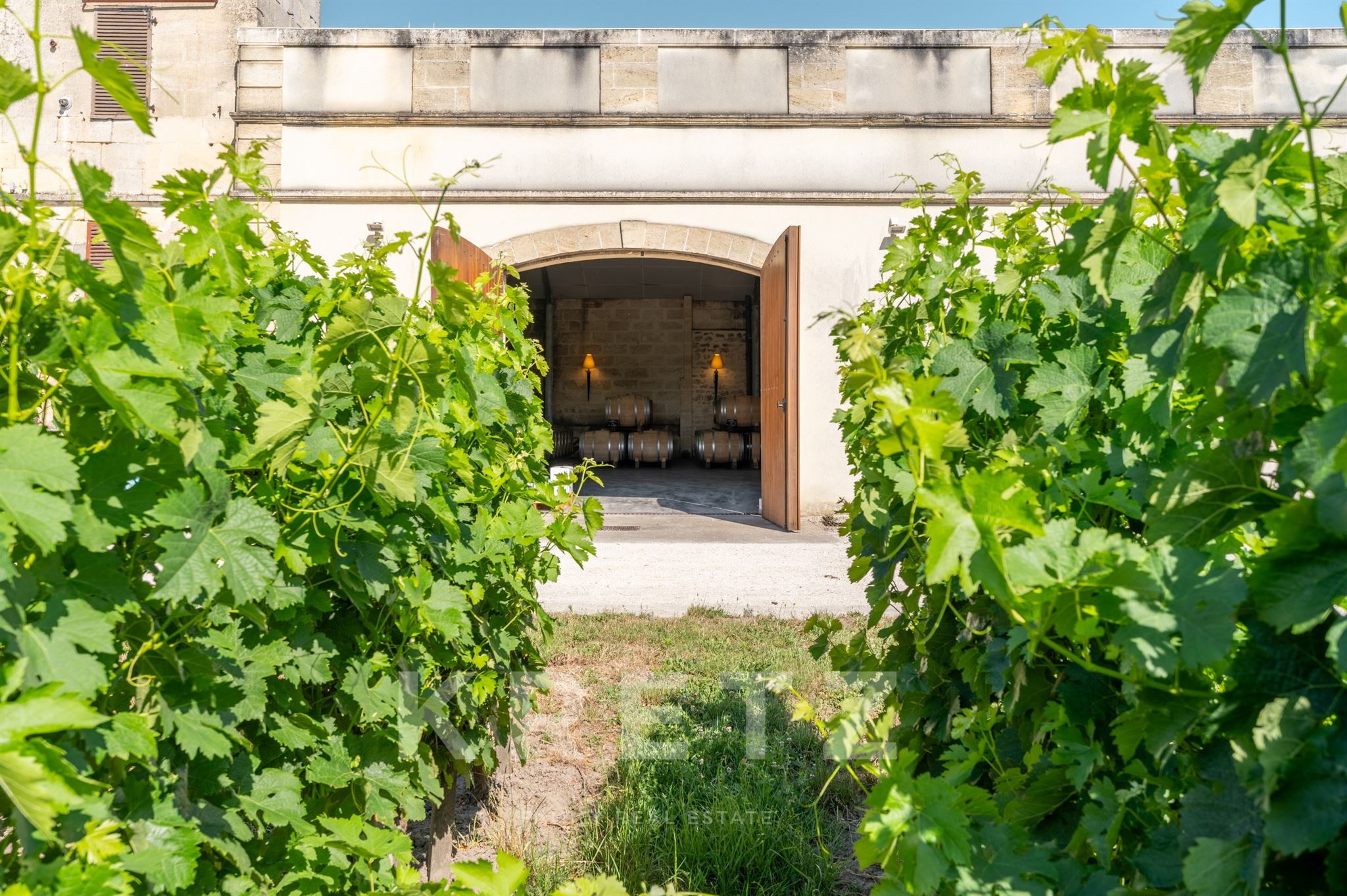 SAINT-ÉMILION – PROPRIÉTÉ VITICOLE DE 10 HA, DEUX DOMAINES & OUTIL DE PRODUCTION COMPLET