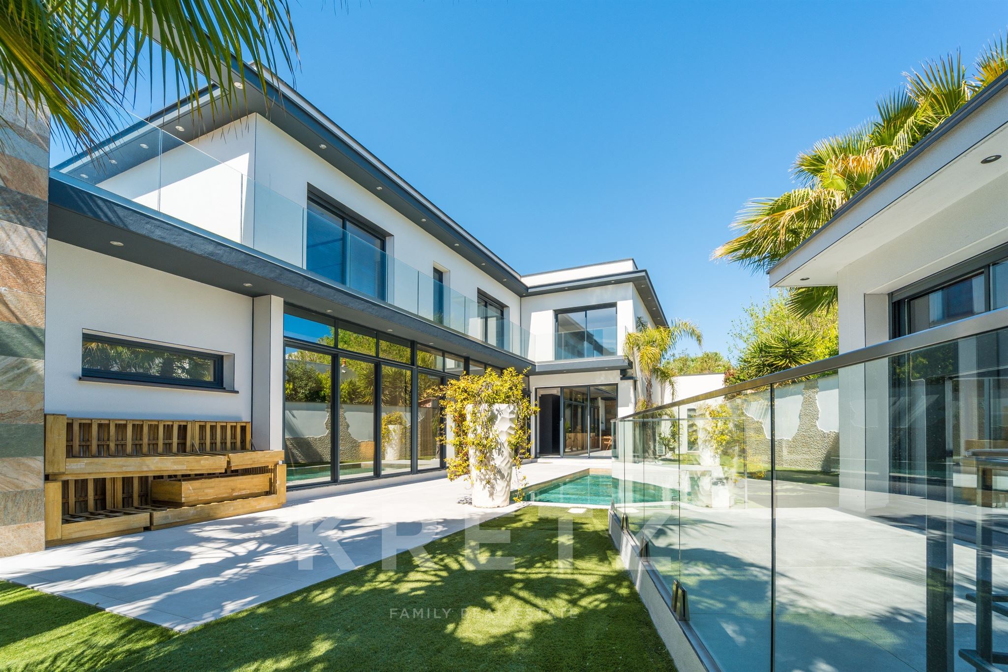 Contemporary seaside villa