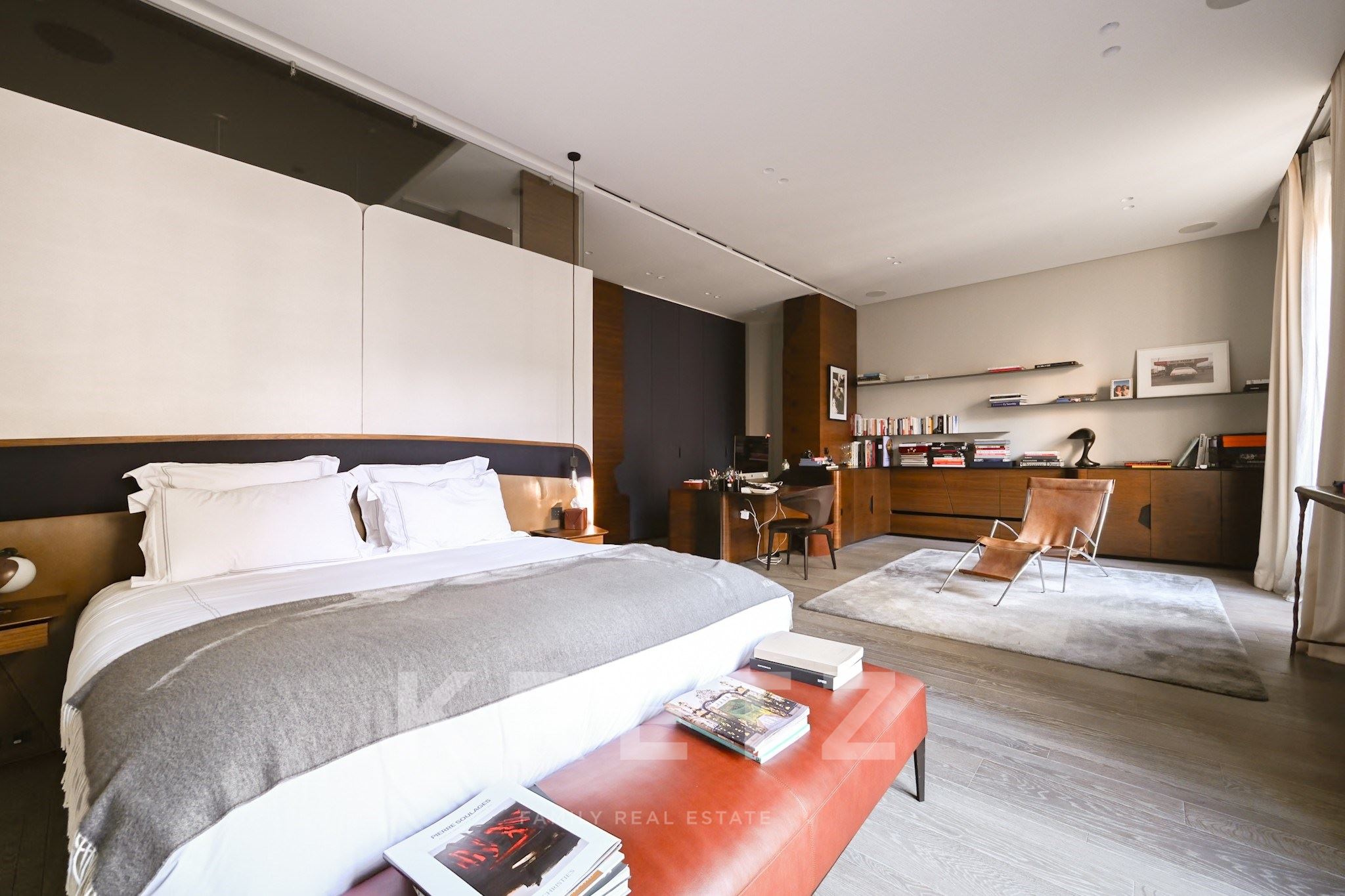 A Prestigious Family and Reception Apartment in the Heart of Faubourg Saint-Honoré