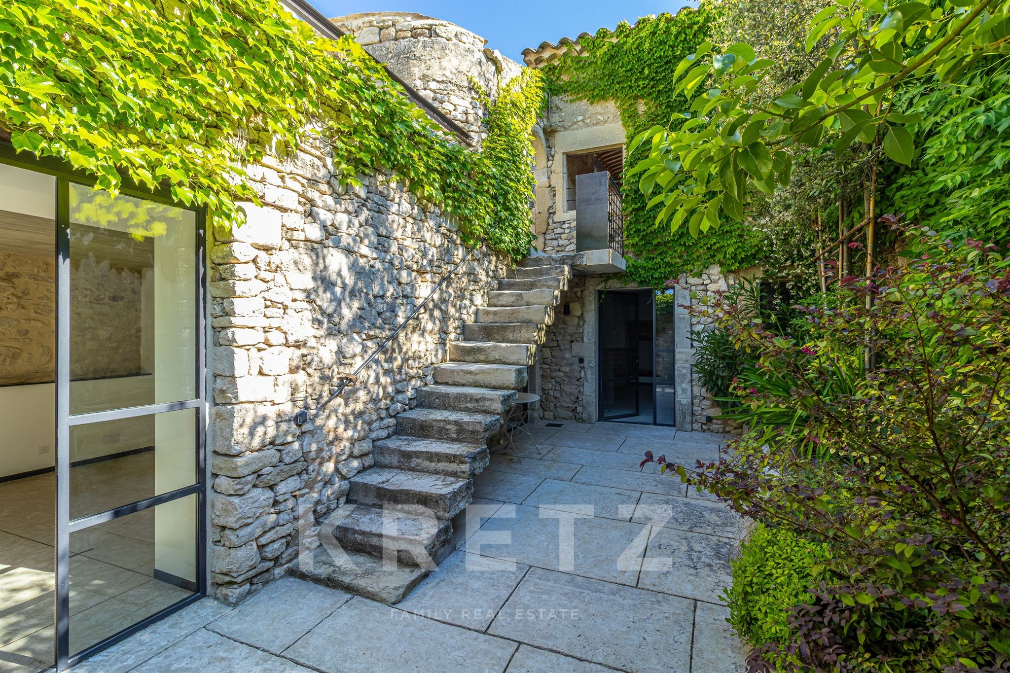 Exceptional Provençal residence - renowned architect restoration