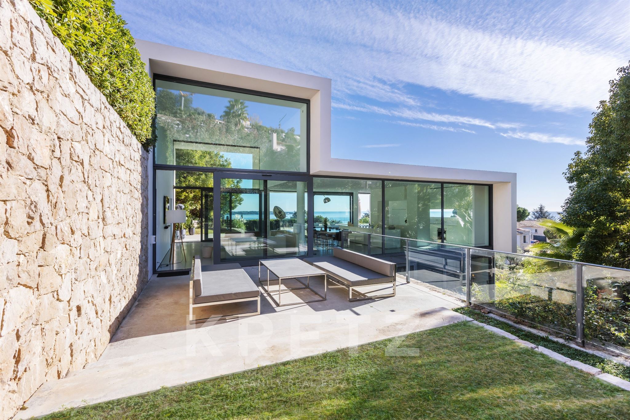 CONTEMPORARY SEA-VIEW VILLA – La Mer · Le Puadon · Cannes Eden – GOLFE-JUAN