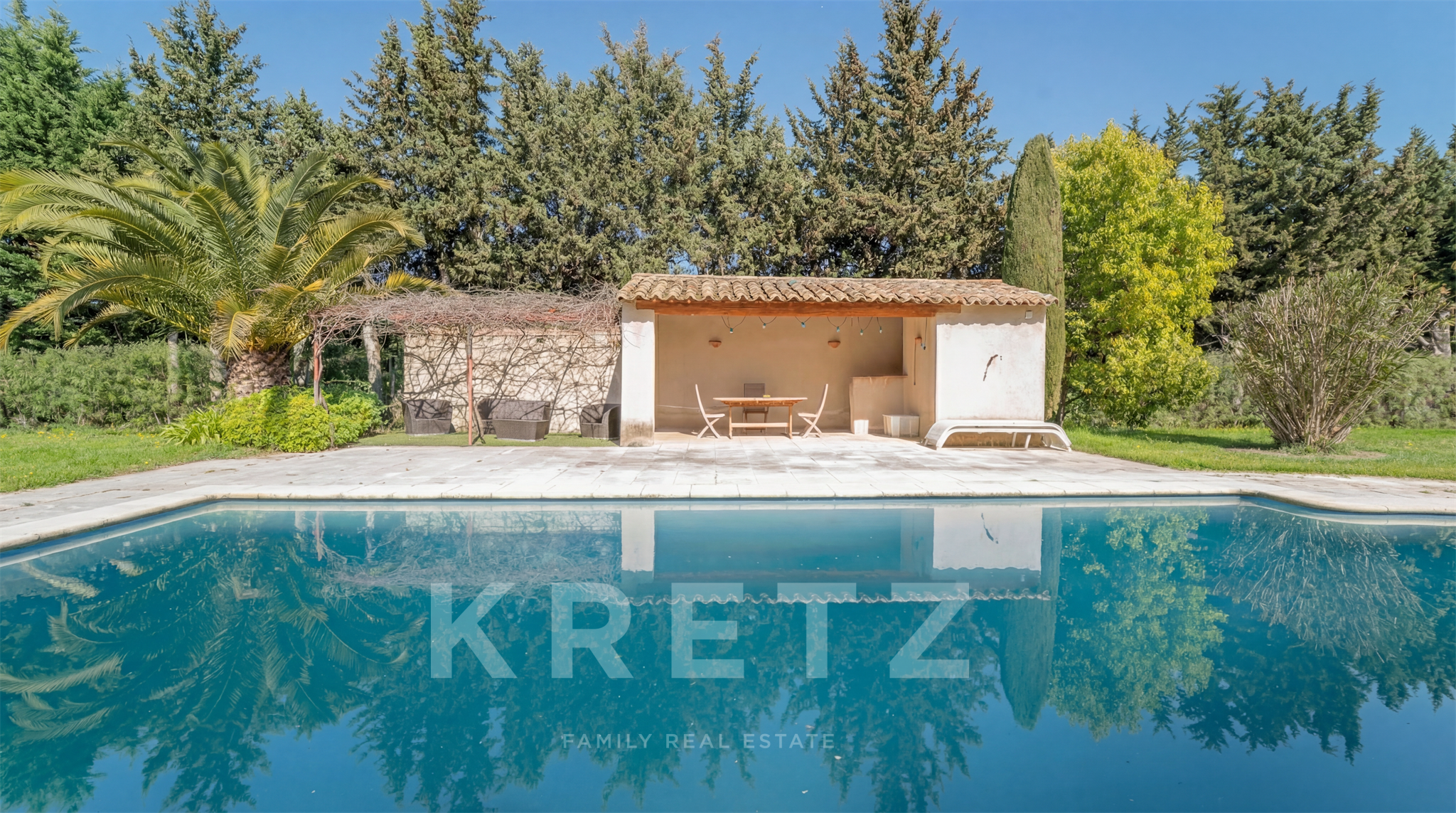 Authentic Provençal farmhouse with pool and outbuildings – Peaceful setting