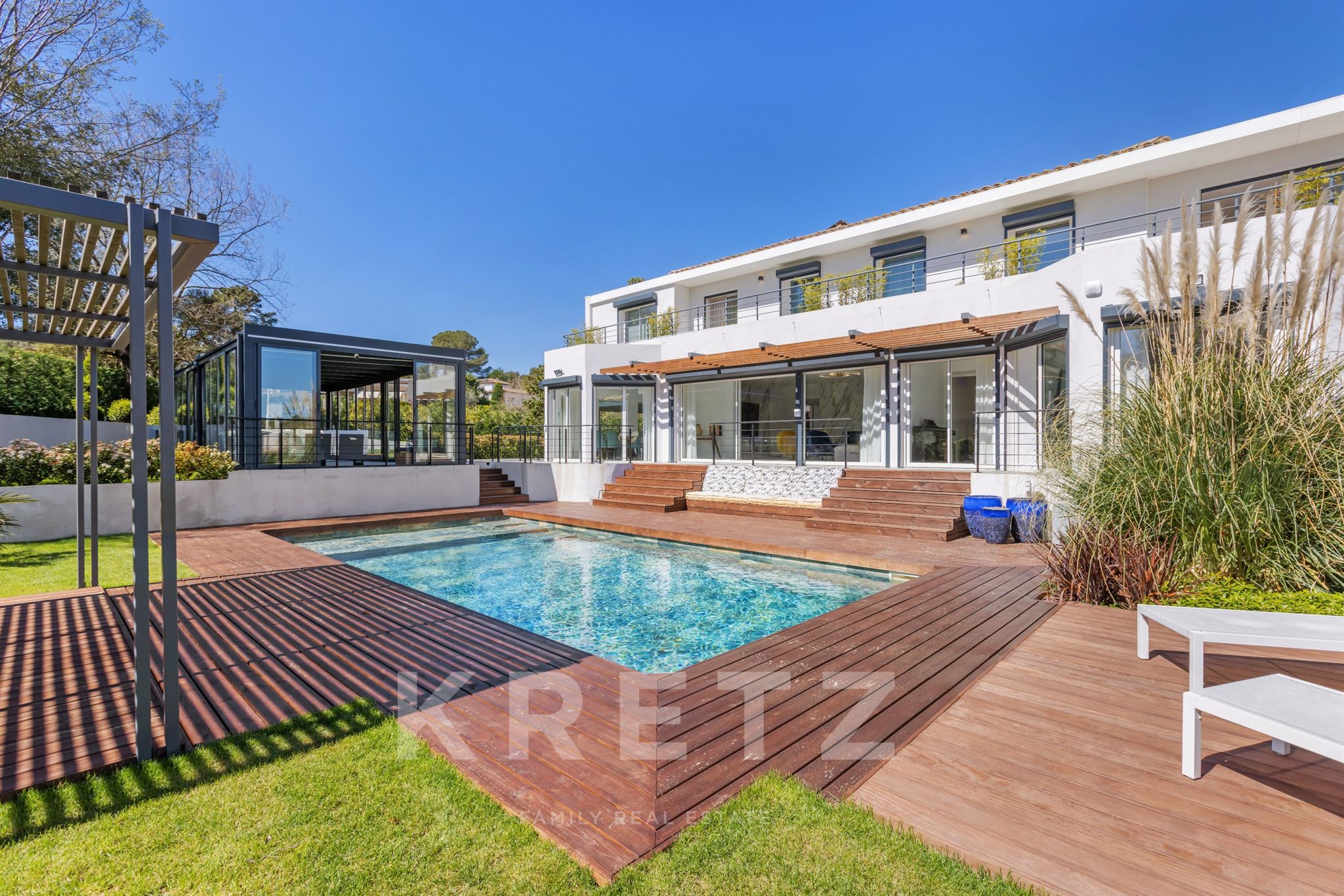 Valbonne – Turnkey contemporary property, 7 en-suite bedrooms, swimming pool and entertaining areas