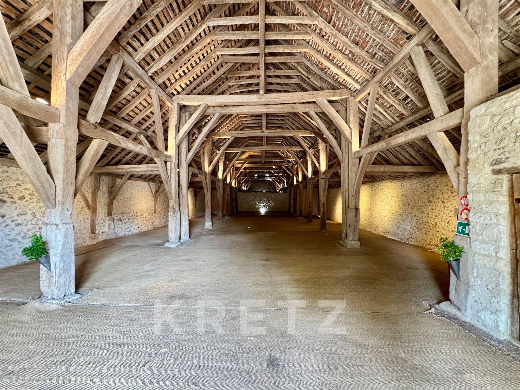 Prieuré Historique aux portes de Tours avec ses 2 salles de réception