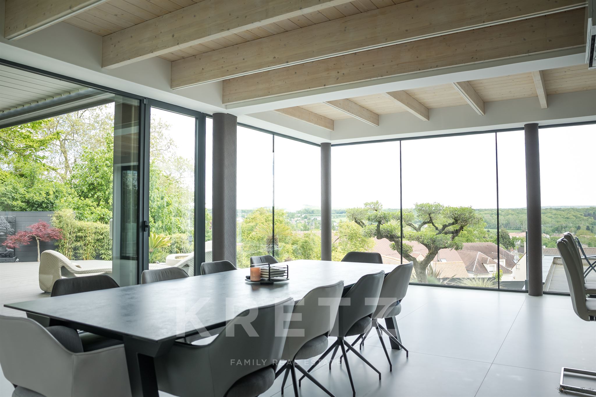Villa d'architecte avec vue dégagée