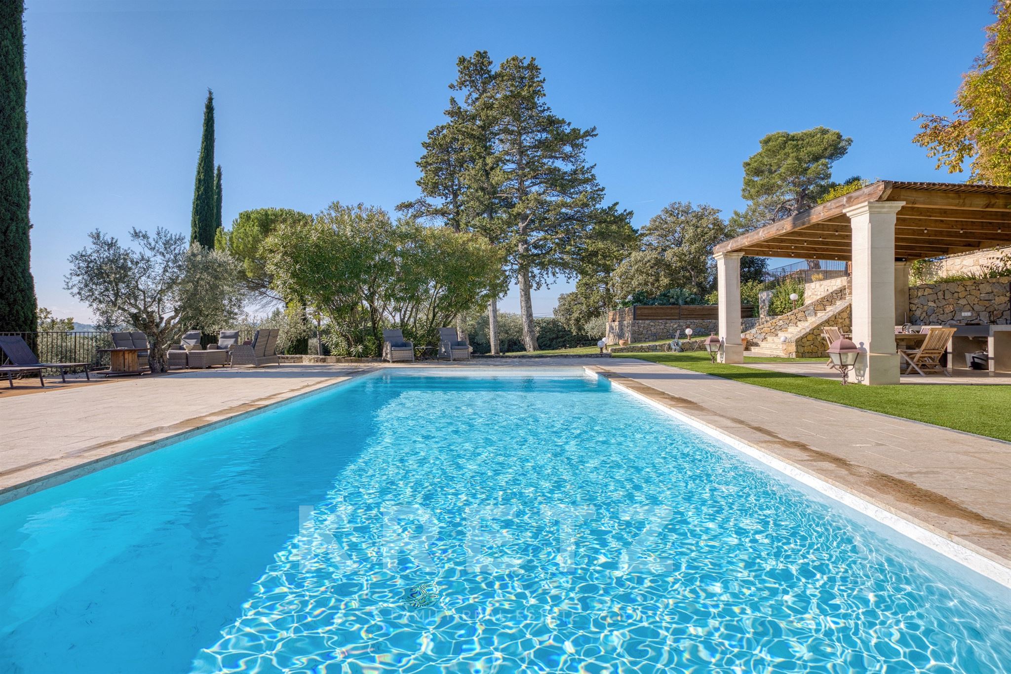 EXCLUSIVITE -PIERREVERT-Propriété de plus de 600m2 - 3 gites - 3 piscines- Calme absolu