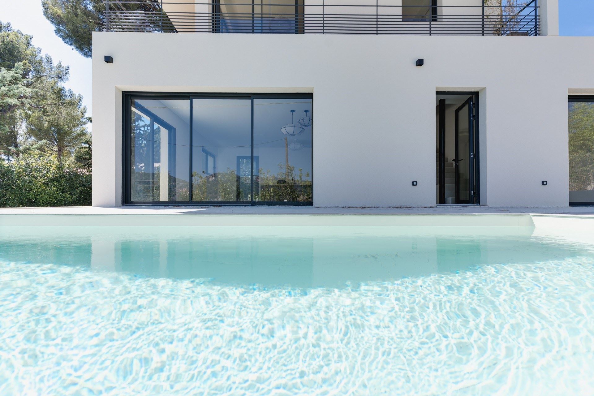 Villa contemporaine rénovée proche du port avec vues panoramiques